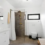 Hébergement de vacances Amazing In With Jacuzzi - G11301